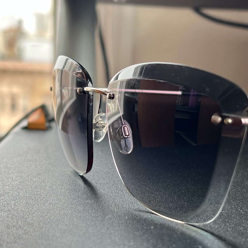 Chanel sunglasses, color gray gradient silver.